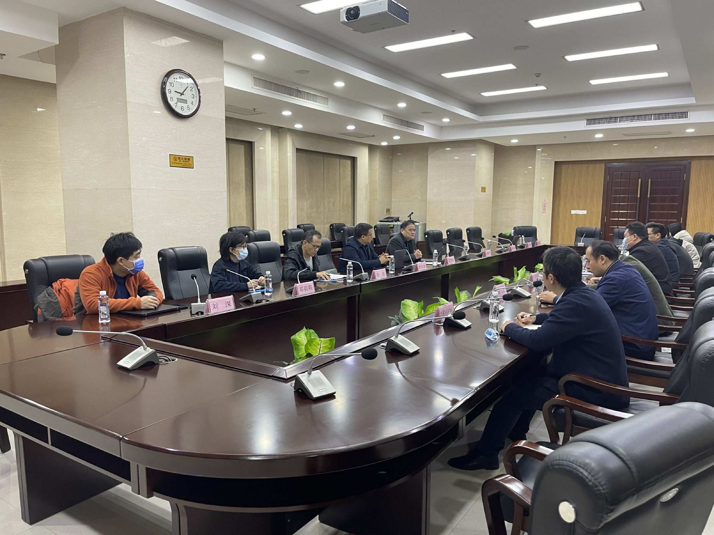 2.灾自治区工信厅座谈.jpg
